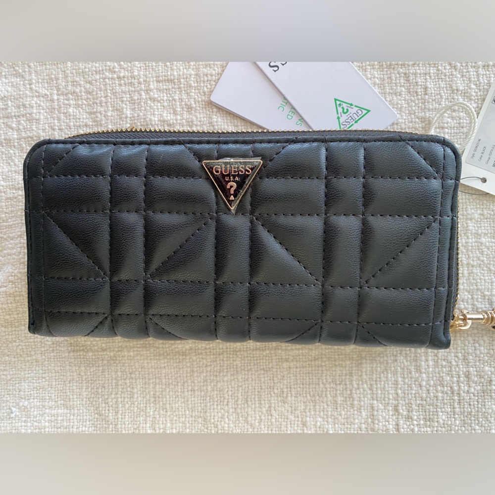 GUESS Cheryl Quilted Wallet
 with Gold-Tone Logo - Picture 2 of 10